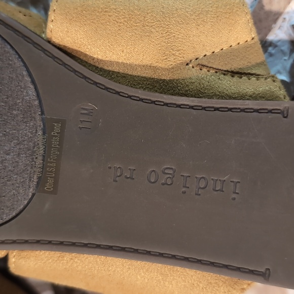 Indigo rd is mustard yellow flats - Picture 9 of 9